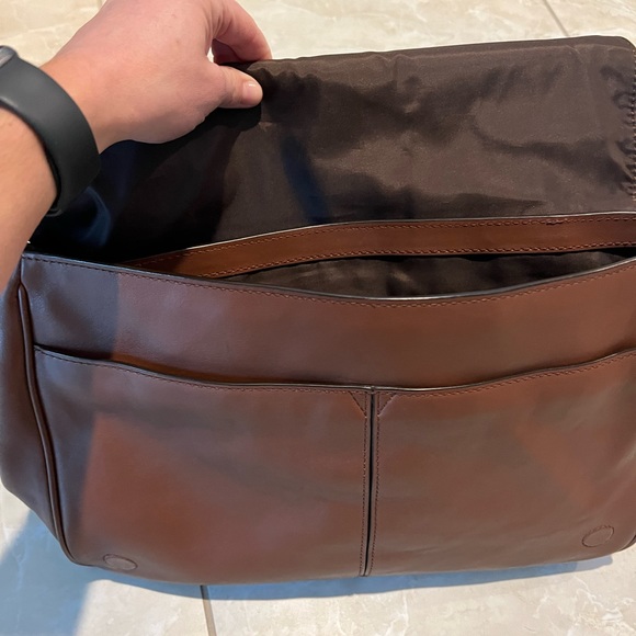 Michael Kors Men’s Leather Messenger Bag - Picture 6 of 7